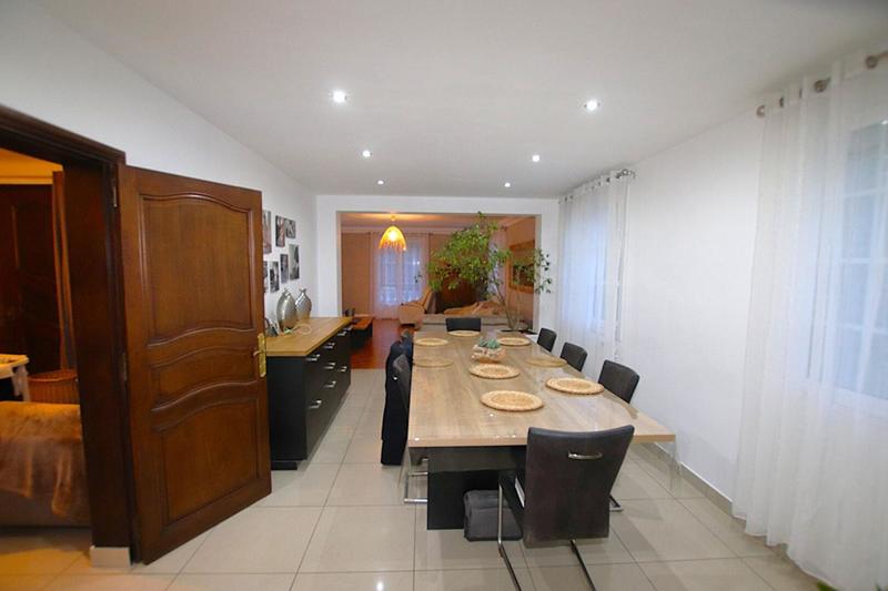 Demeure - 300 m² - 11 pièces