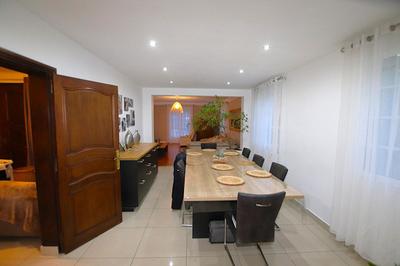 Demeure - 300 m² - 11 pièces