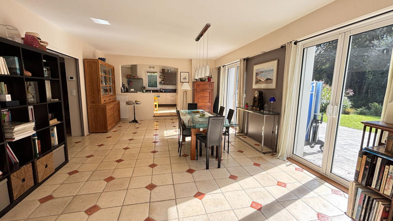Maison - 202 m² - 7 pièces