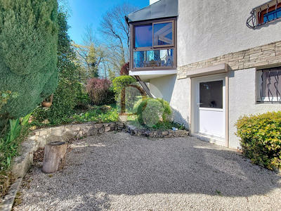 Maison - 340 m² - 9 pièces