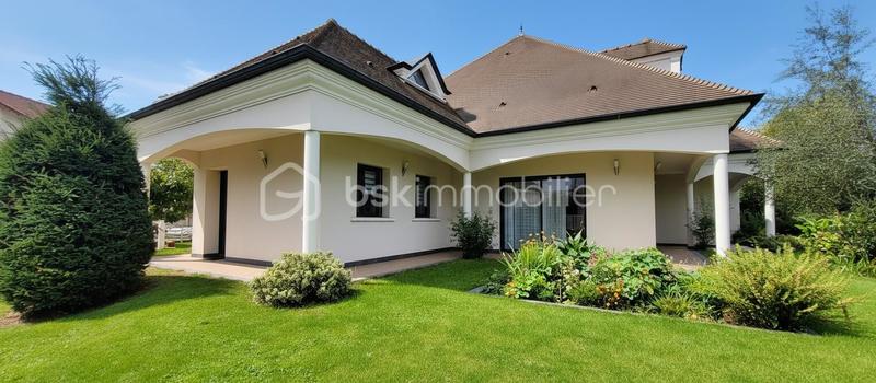 Demeure - 240 m² - 9 pièces