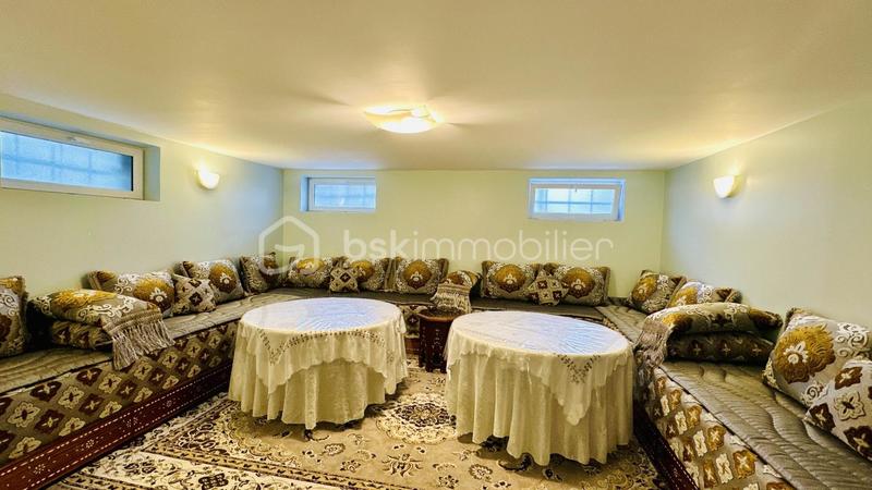 Maison - 185 m² - 9 pièces