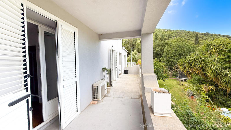 Maison - 370 m² - 14 pièces