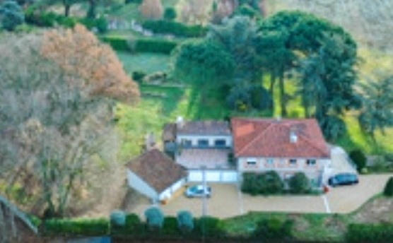 Propriété - 228 m² - 6 pièces