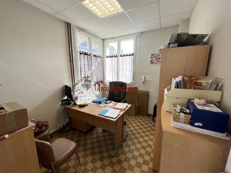 Immeuble - 180 m² - 10 pièces