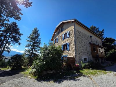 Maison - 400 m² - 12 pièces