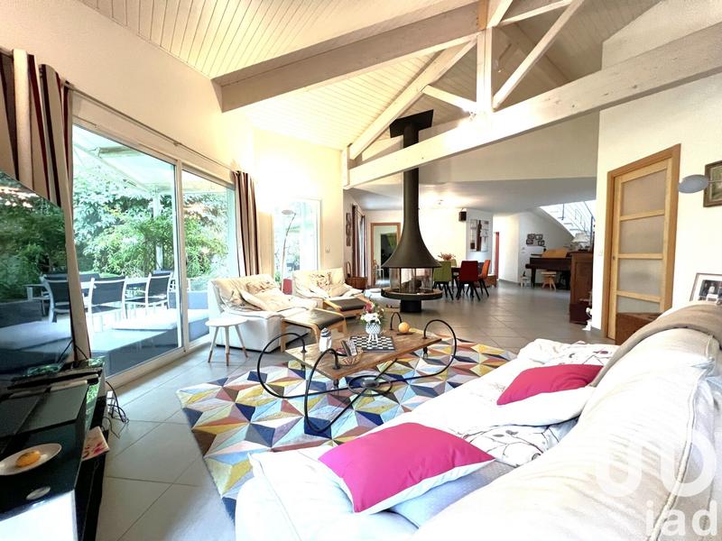 Maison - 240 m² - 8 pièces