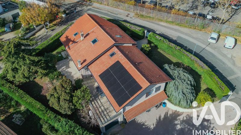 Maison - 245 m² - 8 pièces