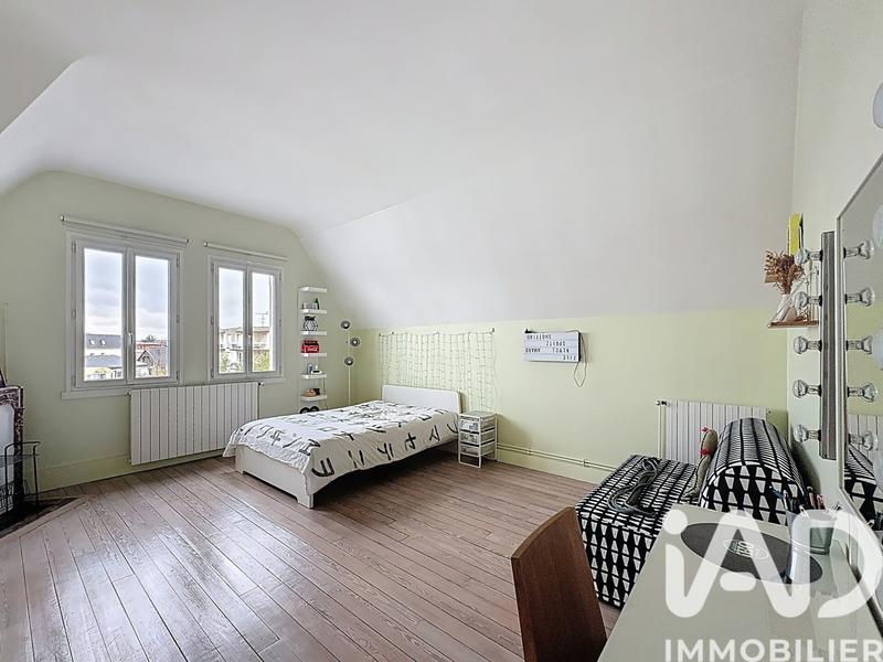 Maison - 233 m² - 8 pièces