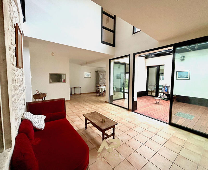 Maison - 203 m² - 5 pièces