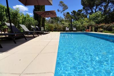 Villa - 253 m² - 12 pièces