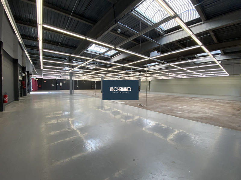 Local commercial - 1 500 m²