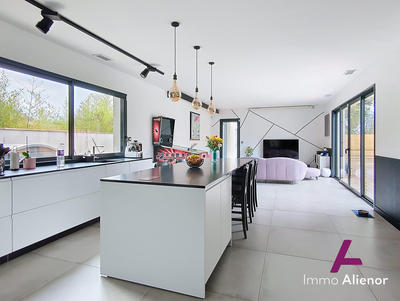 Maison - 147 m² - 5 pièces