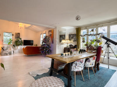 Maison - 211 m² - 7 pièces