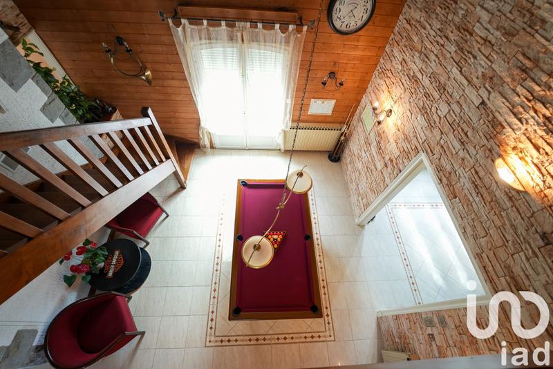 Maison - 201 m² - 10 pièces