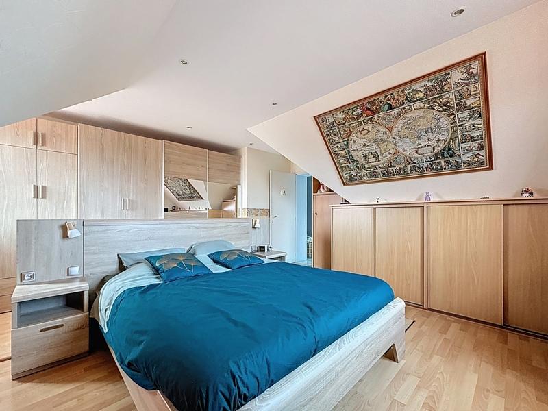 Maison - 212 m² - 8 pièces