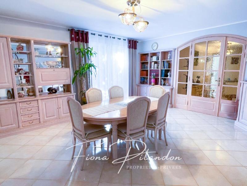 Villa - 214 m² - 8 pièces