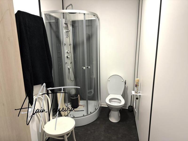 Local commercial - 820 m² - 4 pièces