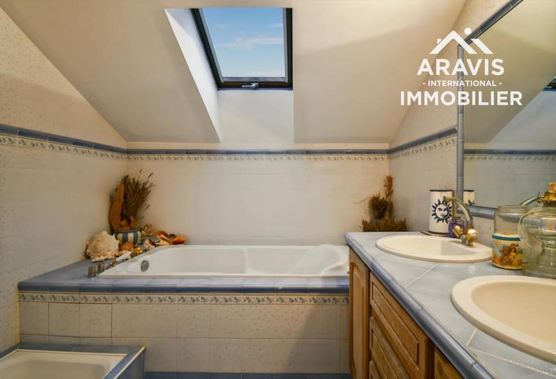 Maison - 266 m² - 8 pièces