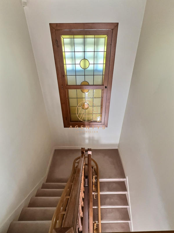 Maison - 249 m² - 10 pièces