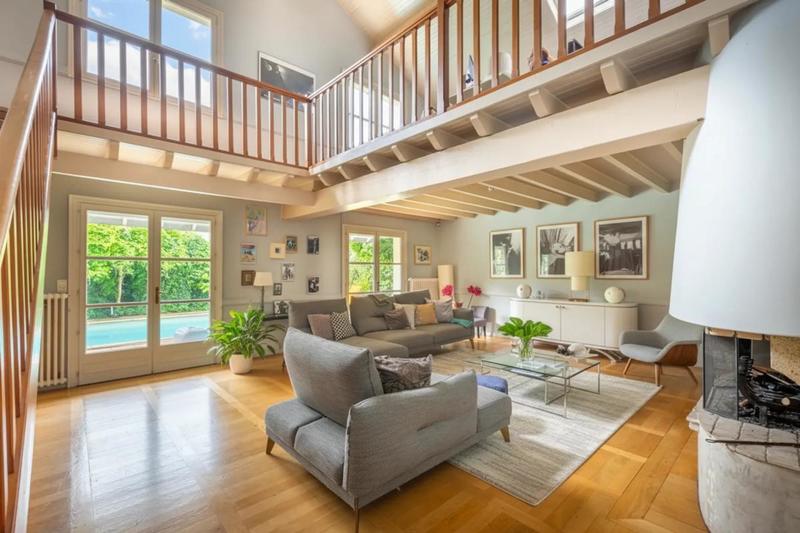 Maison - 320 m² - 8 pièces