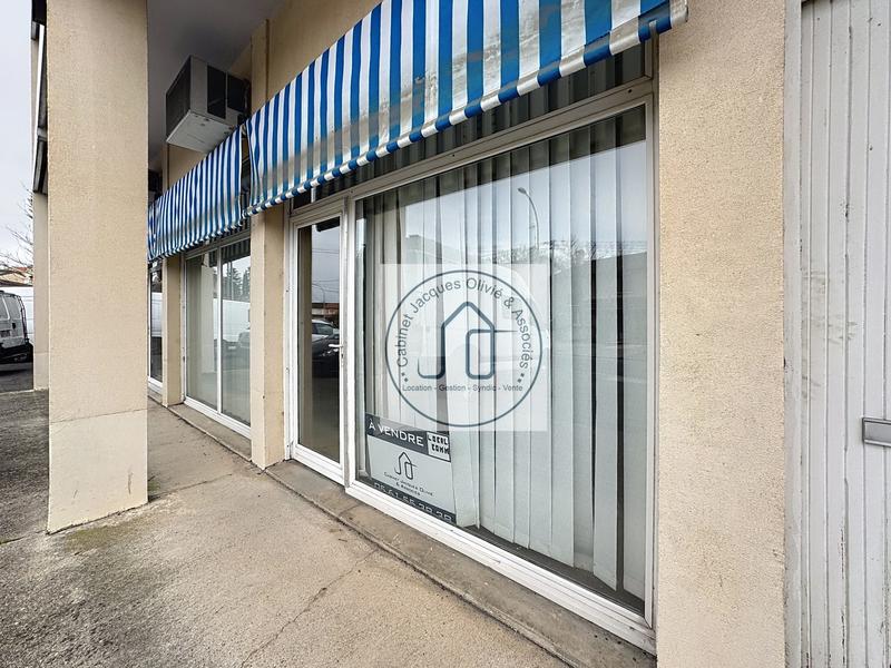 Local commercial - 164 m² - 9 pièces