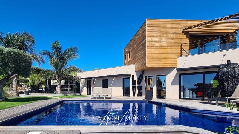 Demeure - 211 m² - 7 pièces