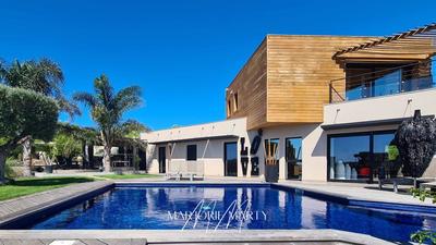 Demeure - 211 m² - 7 pièces