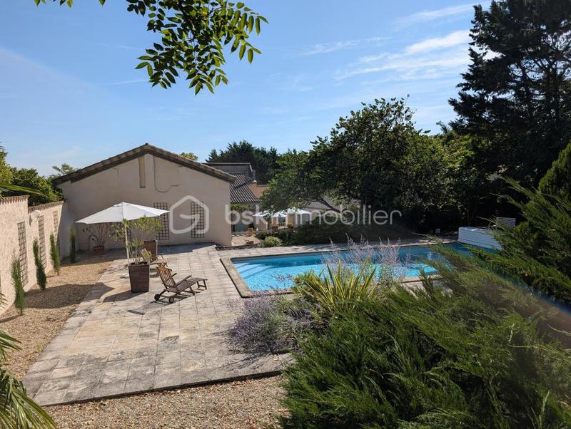 Maison - 296 m² - 9 pièces