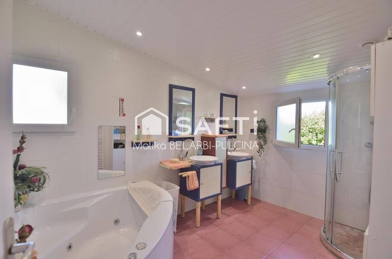 Maison - 392 m² - 14 pièces