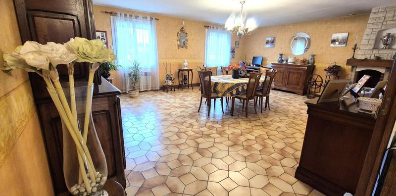 Maison - 177 m² - 7 pièces