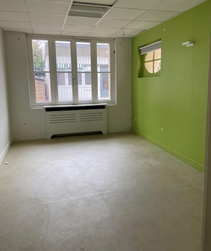 Bureau - 351 m² - 1 pièce