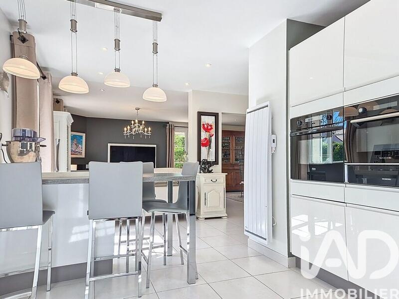 Maison - 198 m² - 9 pièces