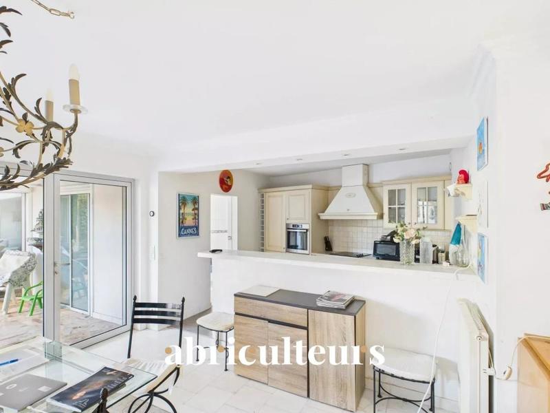 Appartement - 143 m² - 6 pièces