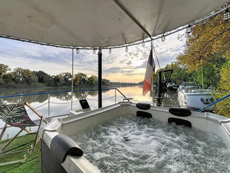 Péniche - 164 m² - 6 pièces