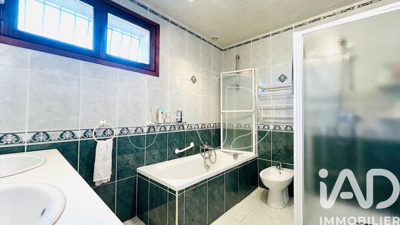 Maison - 195 m² - 8 pièces