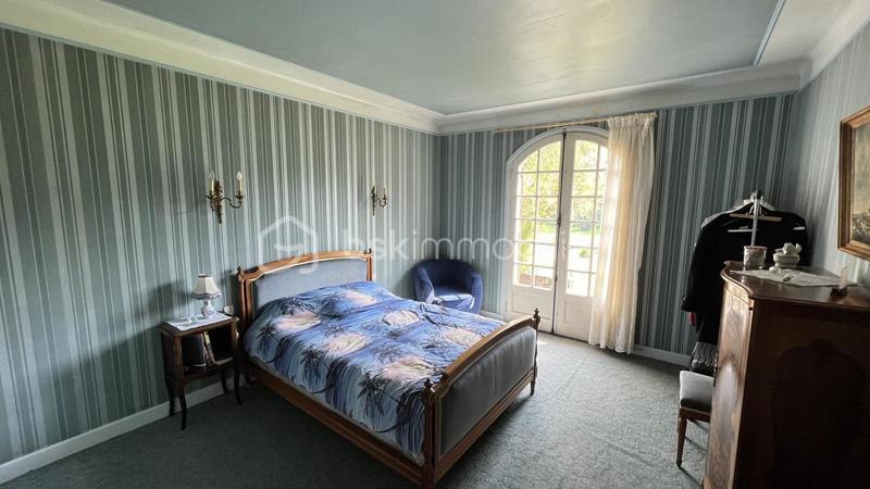 Maison traditionnelle - 198 m² - 7 pièces