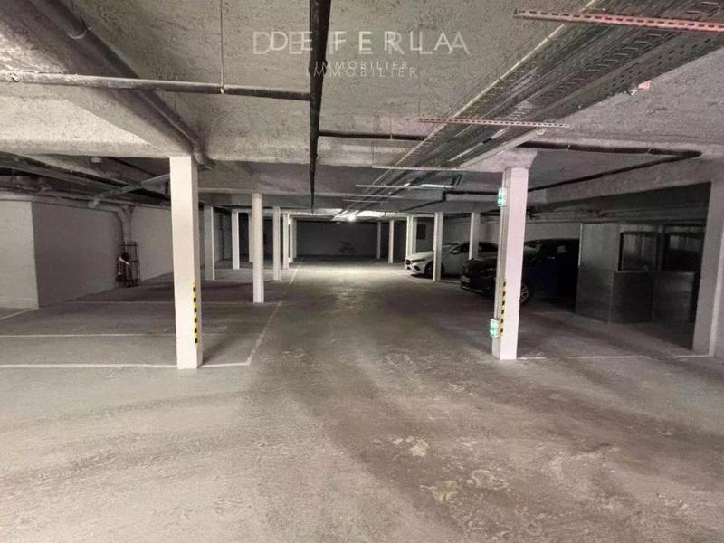 Parking - 592 m²