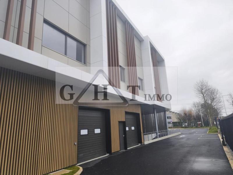 Entrepôt - 3 428 m²