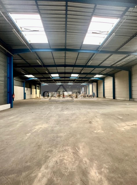 Entrepôt - 1 640 m²