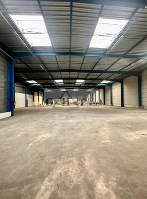 Entrepôt - 1 640 m²