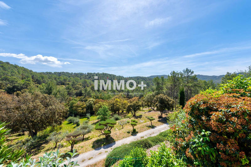 Maison - 220 m² - 6 pièces