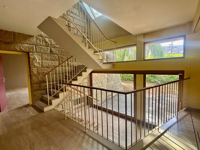 Maison - 244 m² - 13 pièces