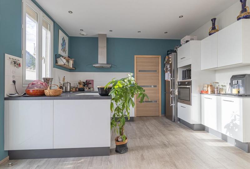 Maison - 90 m² - 5 pièces