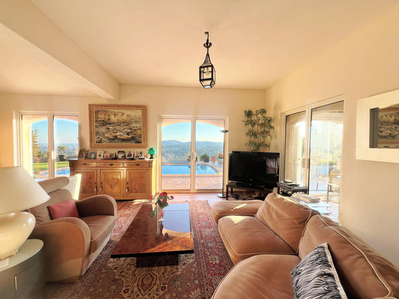 Villa - 300 m² - 8 pièces