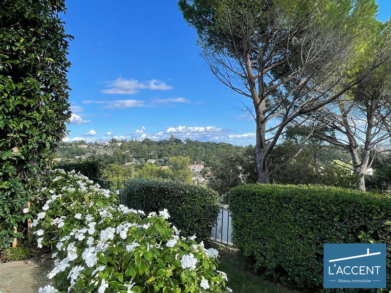 Maison - 375 m² - 15 pièces