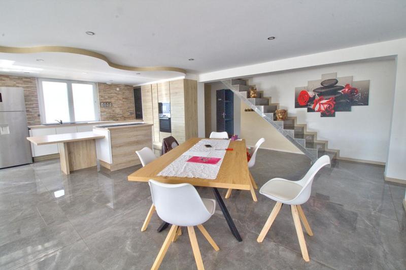 Maison - 164 m² - 6 pièces