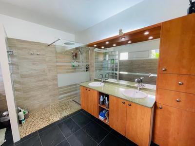 Villa - 254 m² - 6 pièces