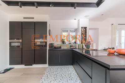 Loft - 122 m² - 3 pièces