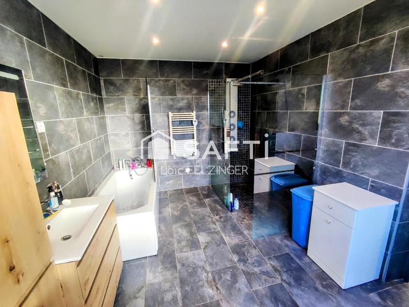 Maison - 208 m² - 7 pièces